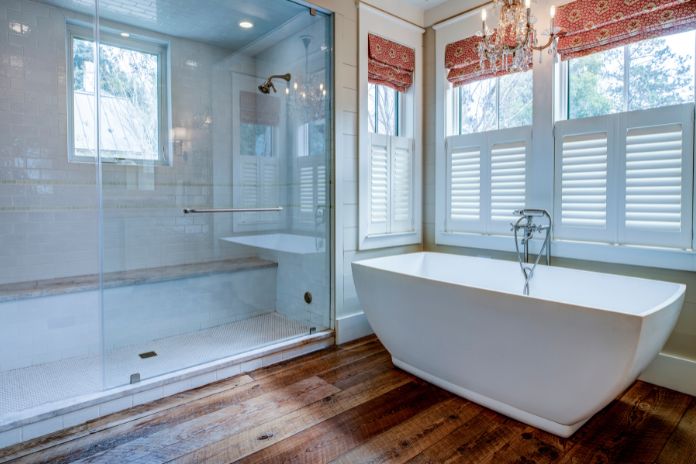 Features That Make Showers and Bathtubs Safer