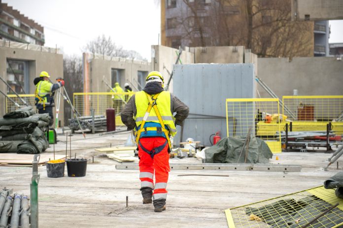 Choosing the Right Hi-Vis Workwear for Your Industry