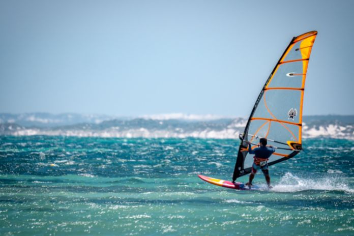 Top 4 Reasons You Need To Try Windsurfing