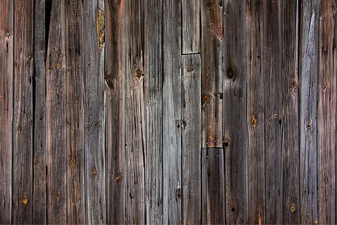 Why Using Recycled Wood To Build a Fence Makes Sense